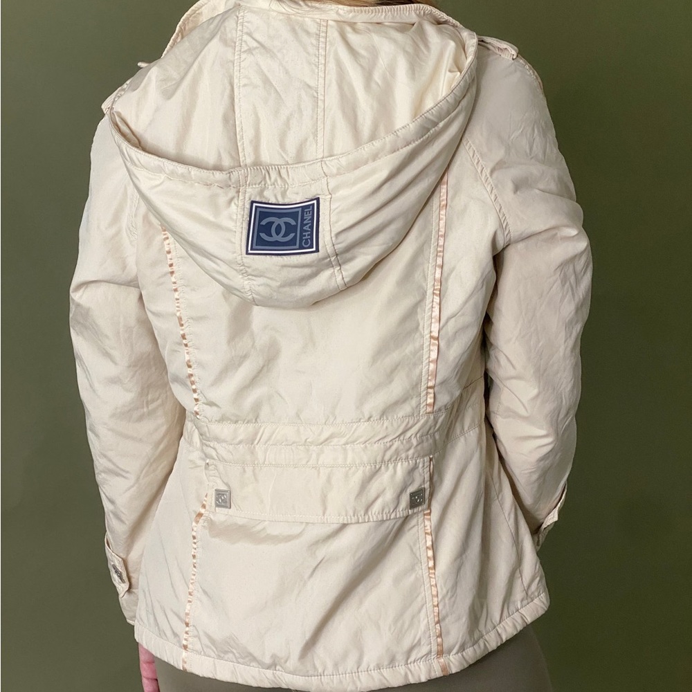 Vintage Chanel sports ski jacket with CC logo buttons detailing. Size-M